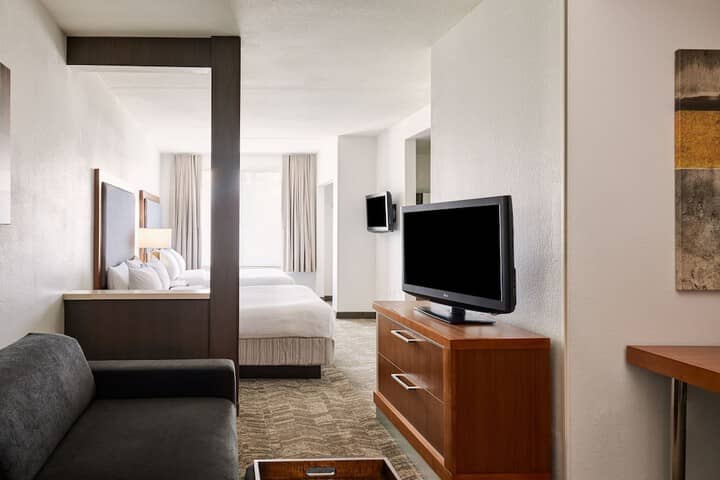Room 6 of 25