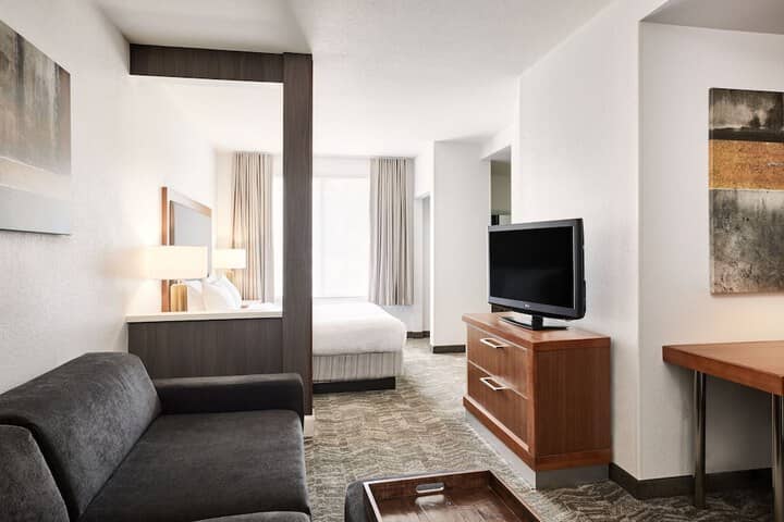 Room 4 of 25