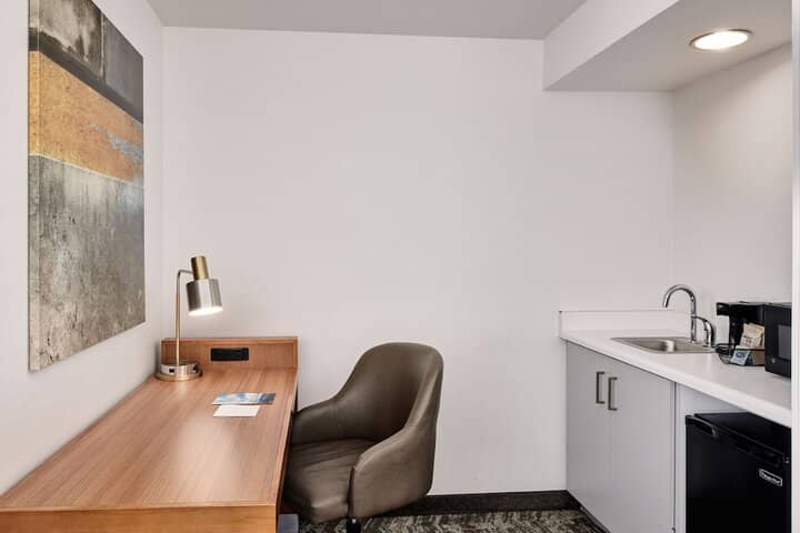 Lounge 25 of 25